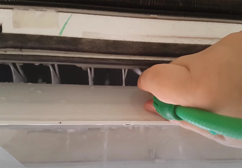 Wetting Down Air Conditioner