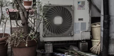 Can aircon compressor get wet